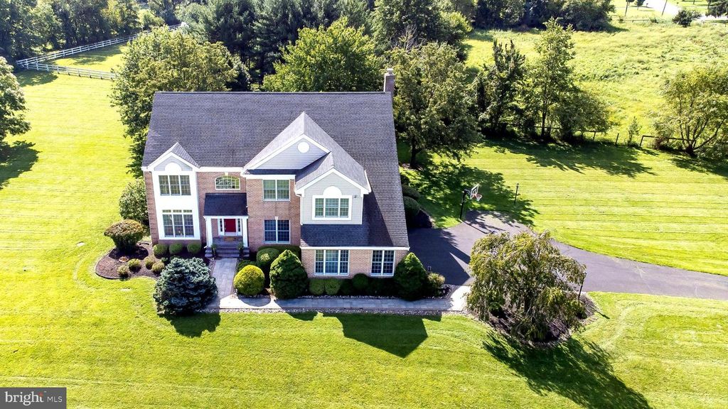 3 DIONIS CT, Pennington, NJ 08534