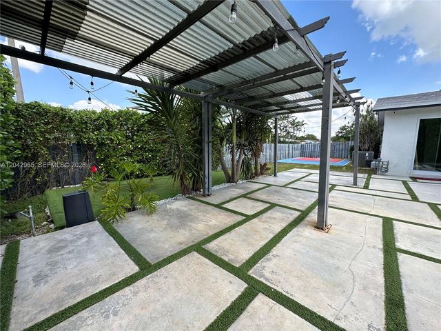 10010 SW 162nd St, Miami, FL 33157