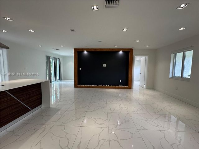 10010 SW 162nd St, Miami, FL 33157