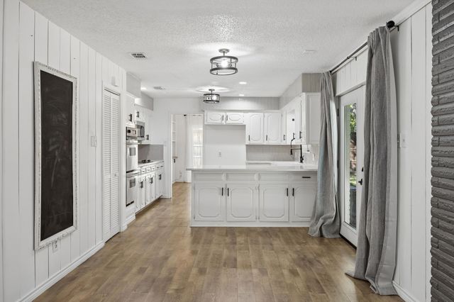 18 Legend Road, Benbrook, TX 76132