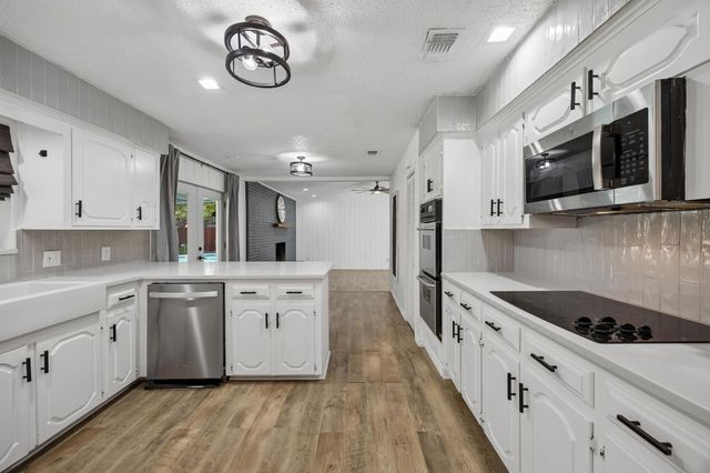 18 Legend Road, Benbrook, TX 76132