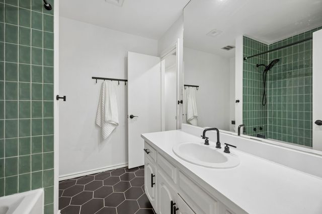 18 Legend Road, Benbrook, TX 76132