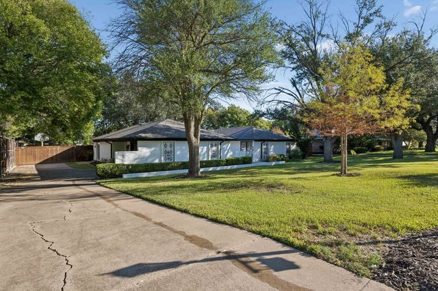 18 Legend Road, Benbrook, TX 76132