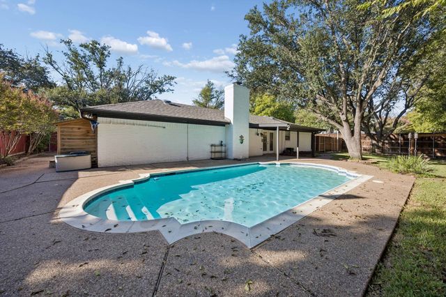 18 Legend Road, Benbrook, TX 76132