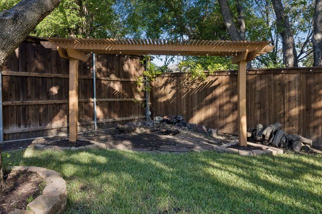 18 Legend Road, Benbrook, TX 76132