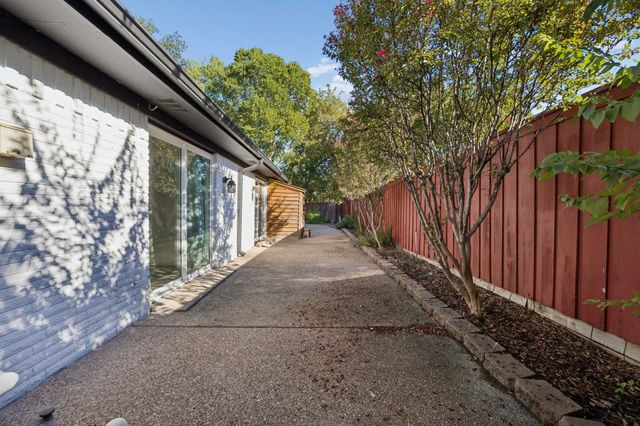 18 Legend Road, Benbrook, TX 76132