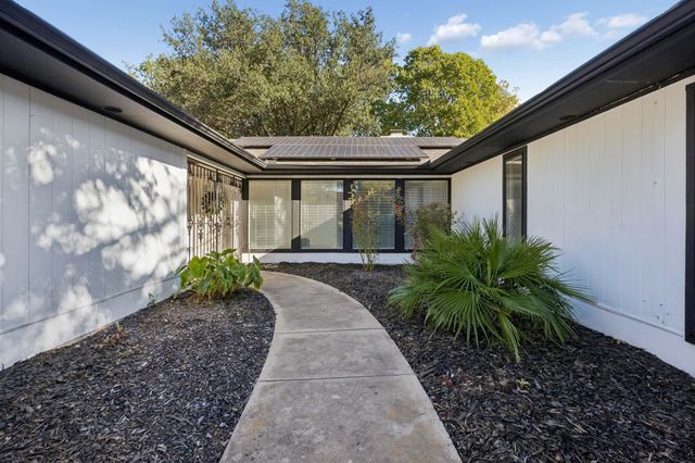 18 Legend Road, Benbrook, TX 76132