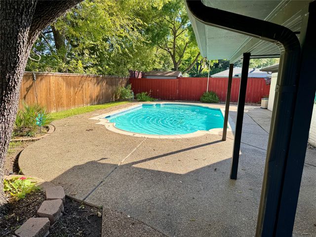 18 Legend Road, Benbrook, TX 76132