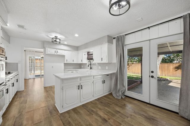 18 Legend Road, Benbrook, TX 76132
