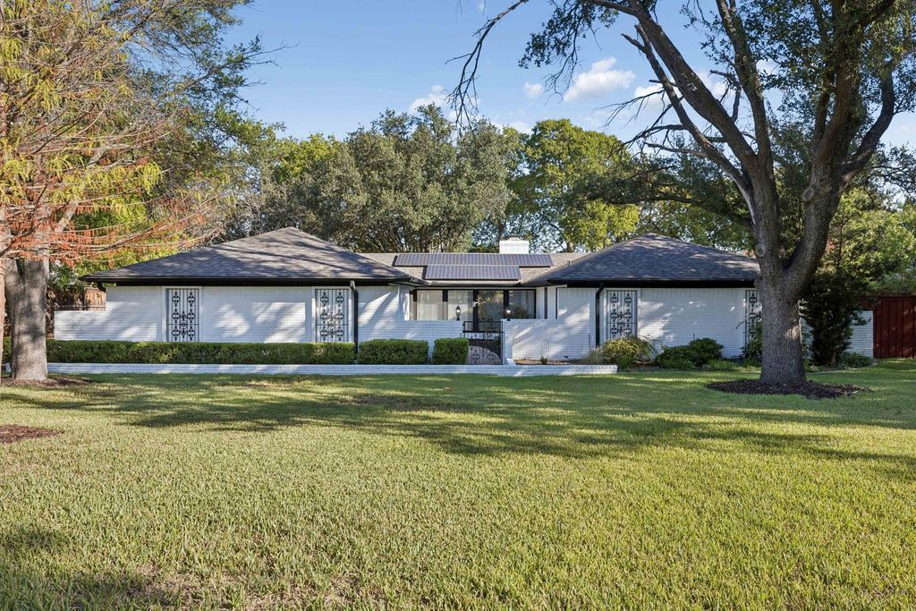 18 Legend Road, Benbrook, TX 76132