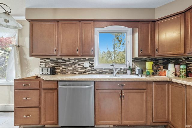 5914 Vance Avenue, Fort Wayne, IN 46815