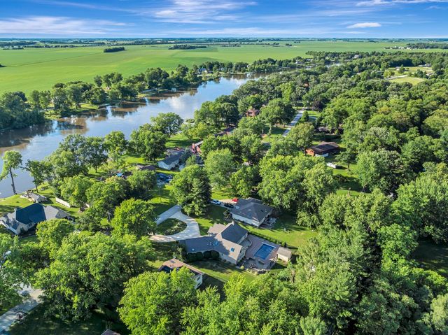 1749 Bittersweet Drive, St. Anne, IL 60964