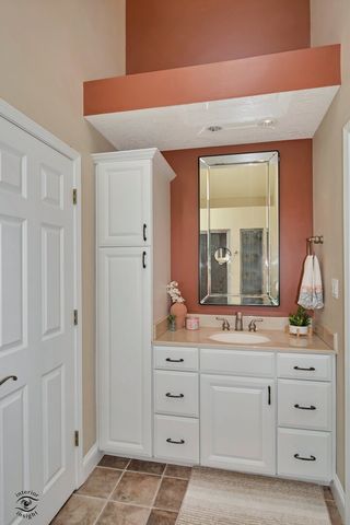 1749 Bittersweet Drive, St. Anne, IL 60964
