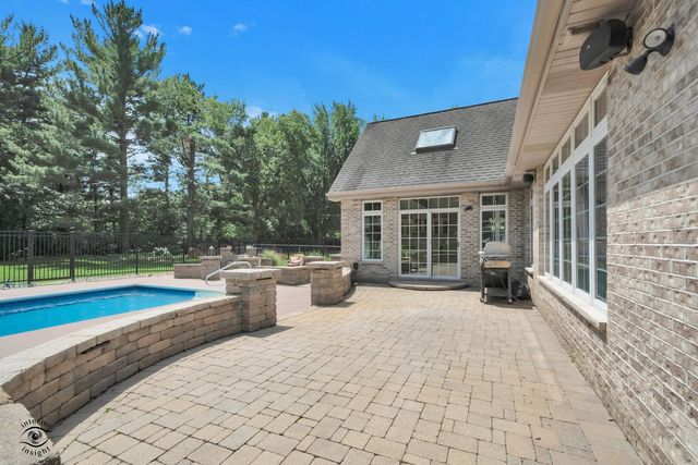 1749 Bittersweet Drive, St. Anne, IL 60964