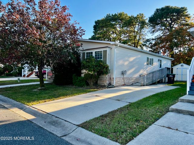 915 Oak Ridge Terrace, Manchester, NJ 08759