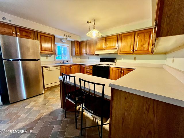 915 Oak Ridge Terrace, Manchester, NJ 08759