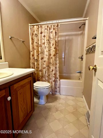 915 Oak Ridge Terrace, Manchester, NJ 08759