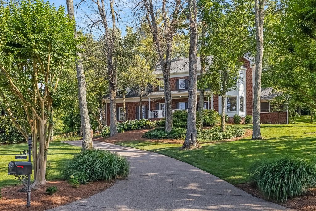 9211 Fox Run Dr, Brentwood, TN 37027