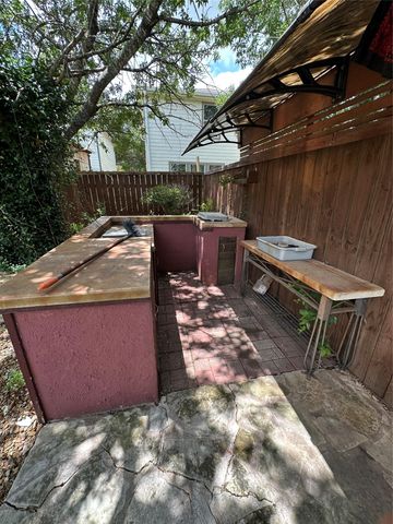 6913 Sabrina DR, Austin, TX 78747