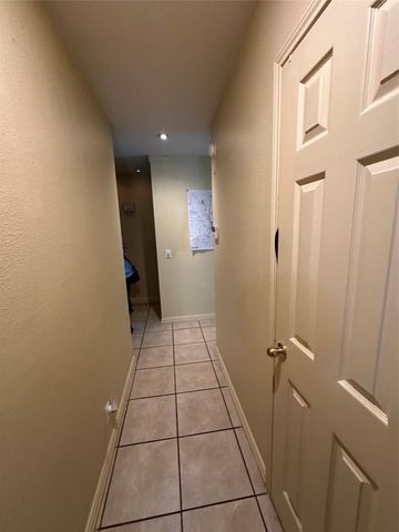 6913 Sabrina DR, Austin, TX 78747