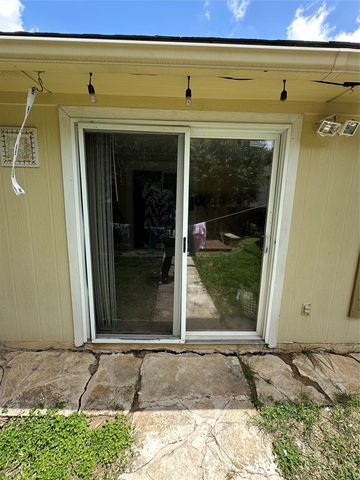 6913 Sabrina DR, Austin, TX 78747