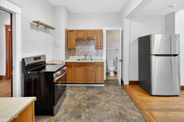 8 Caldwell Street, Albany, NY 12208