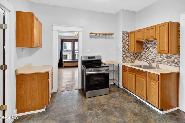 8 Caldwell Street, Albany, NY 12208