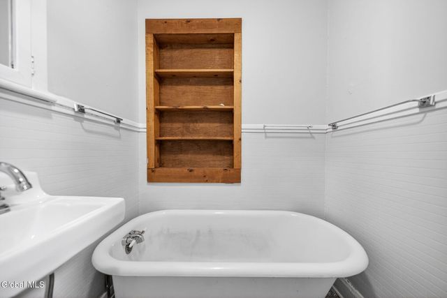 8 Caldwell Street, Albany, NY 12208