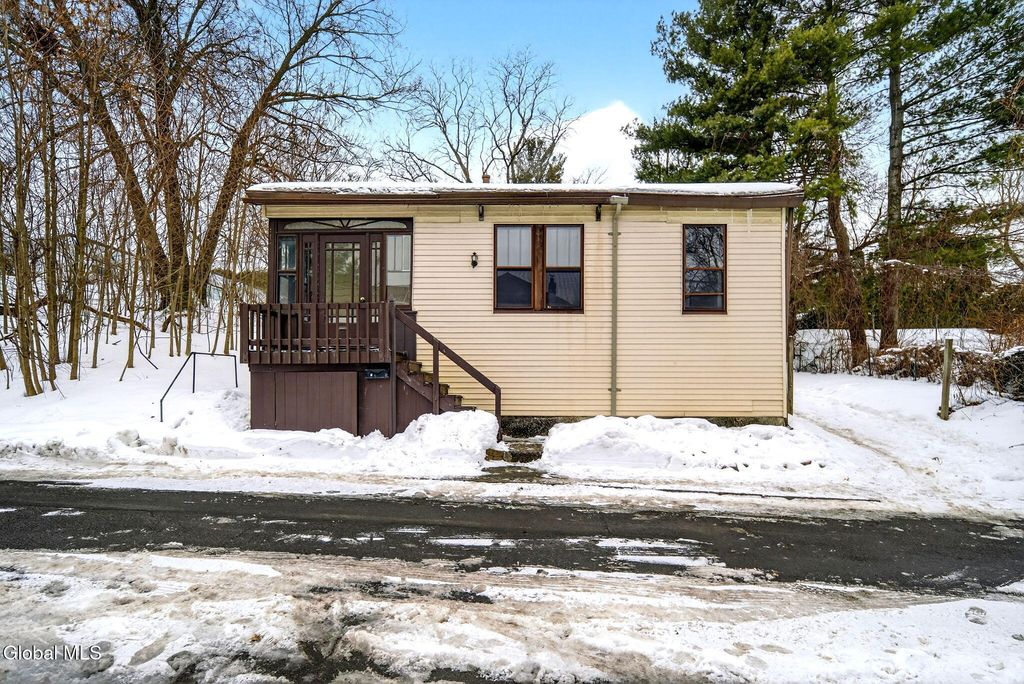 8 Caldwell Street, Albany, NY 12208