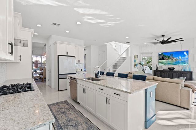 7037 Edison Place, Palm Beach Gardens, FL 33418