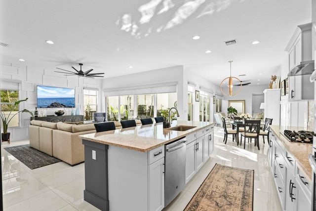 7037 Edison Place, Palm Beach Gardens, FL 33418