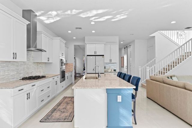 7037 Edison Place, Palm Beach Gardens, FL 33418