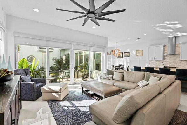 7037 Edison Place, Palm Beach Gardens, FL 33418