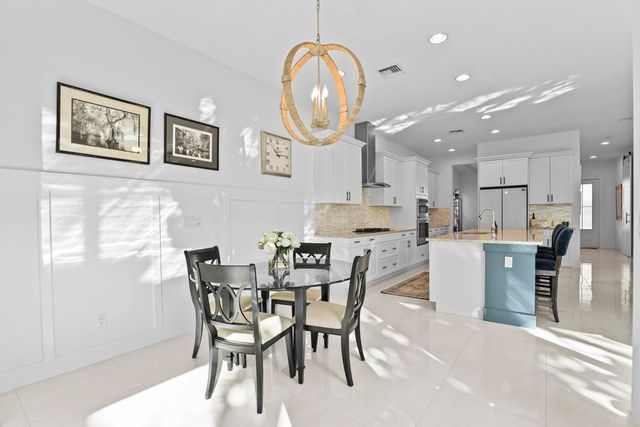 7037 Edison Place, Palm Beach Gardens, FL 33418