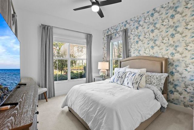 7037 Edison Place, Palm Beach Gardens, FL 33418