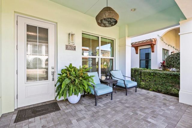 7037 Edison Place, Palm Beach Gardens, FL 33418