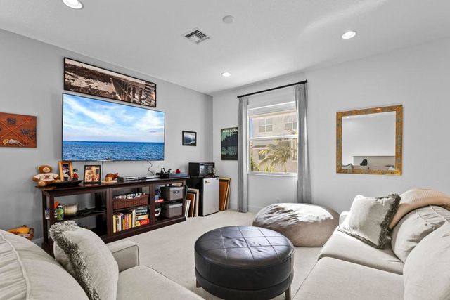 7037 Edison Place, Palm Beach Gardens, FL 33418