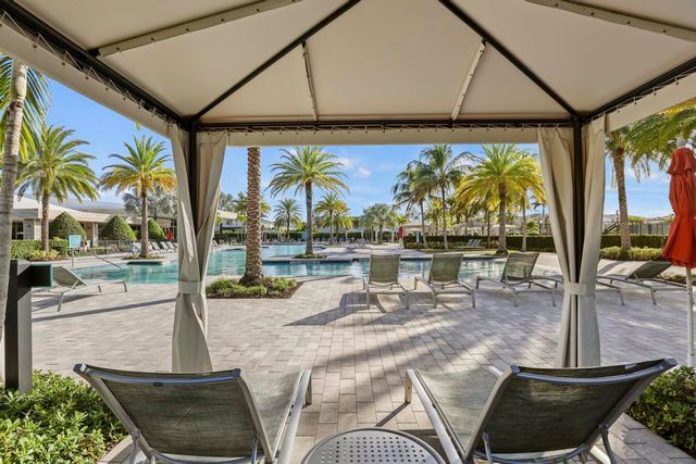 7037 Edison Place, Palm Beach Gardens, FL 33418