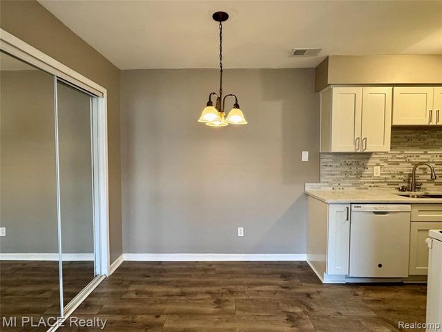 16150 Clarkson Drive, Fraser, MI 48026