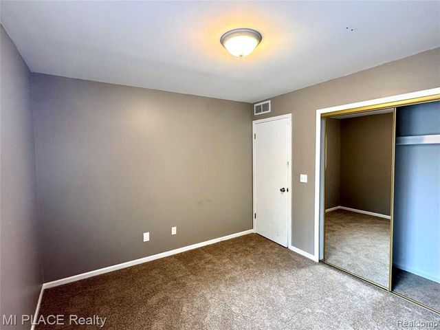 16150 Clarkson Drive, Fraser, MI 48026