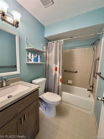 16150 Clarkson Drive, Fraser, MI 48026
