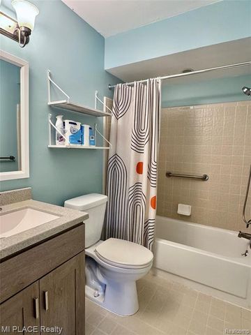 16150 Clarkson Drive, Fraser, MI 48026