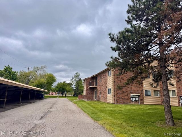 16150 Clarkson Drive, Fraser, MI 48026