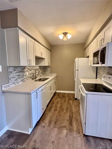 16150 Clarkson Drive, Fraser, MI 48026