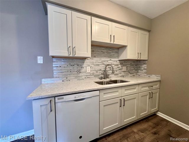 16150 Clarkson Drive, Fraser, MI 48026