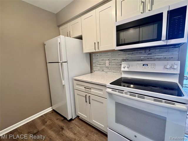 16150 Clarkson Drive, Fraser, MI 48026