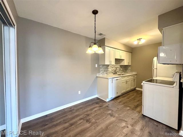 16150 Clarkson Drive, Fraser, MI 48026