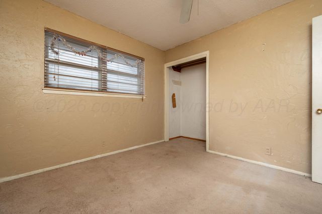 712 W Oak Street, Dimmitt, TX 79027