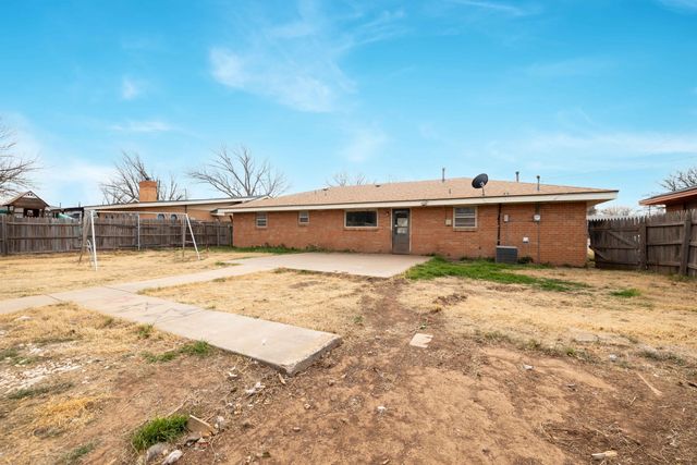 712 W Oak Street, Dimmitt, TX 79027