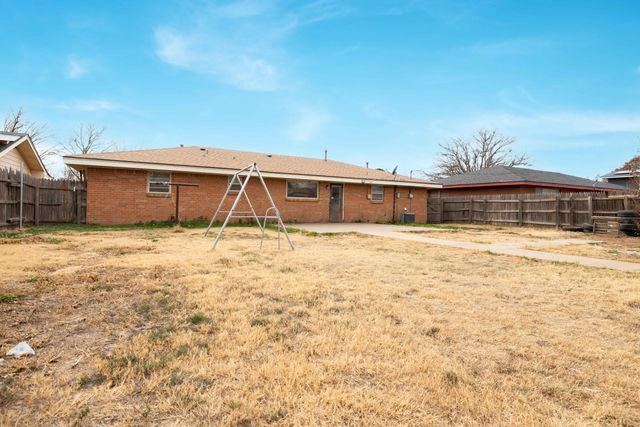 712 W Oak Street, Dimmitt, TX 79027